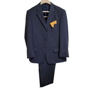 Men's 2pc Suit by Mantoni (size 44L)